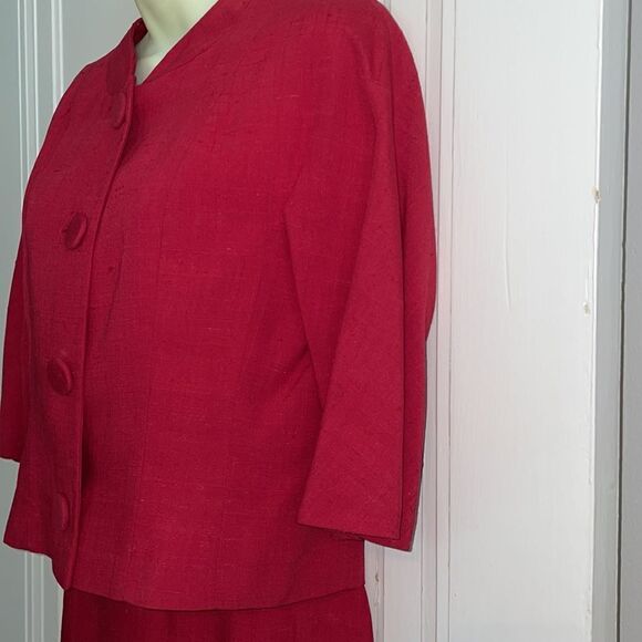 Vintage 50s Ellsworth Hibiscus (pinkish) red suit with 3/4 sleeve jacket - Picture 4 of 12